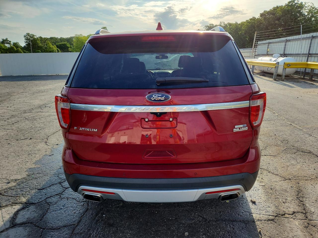 2016 Ford Explorer Platinum - Image 6