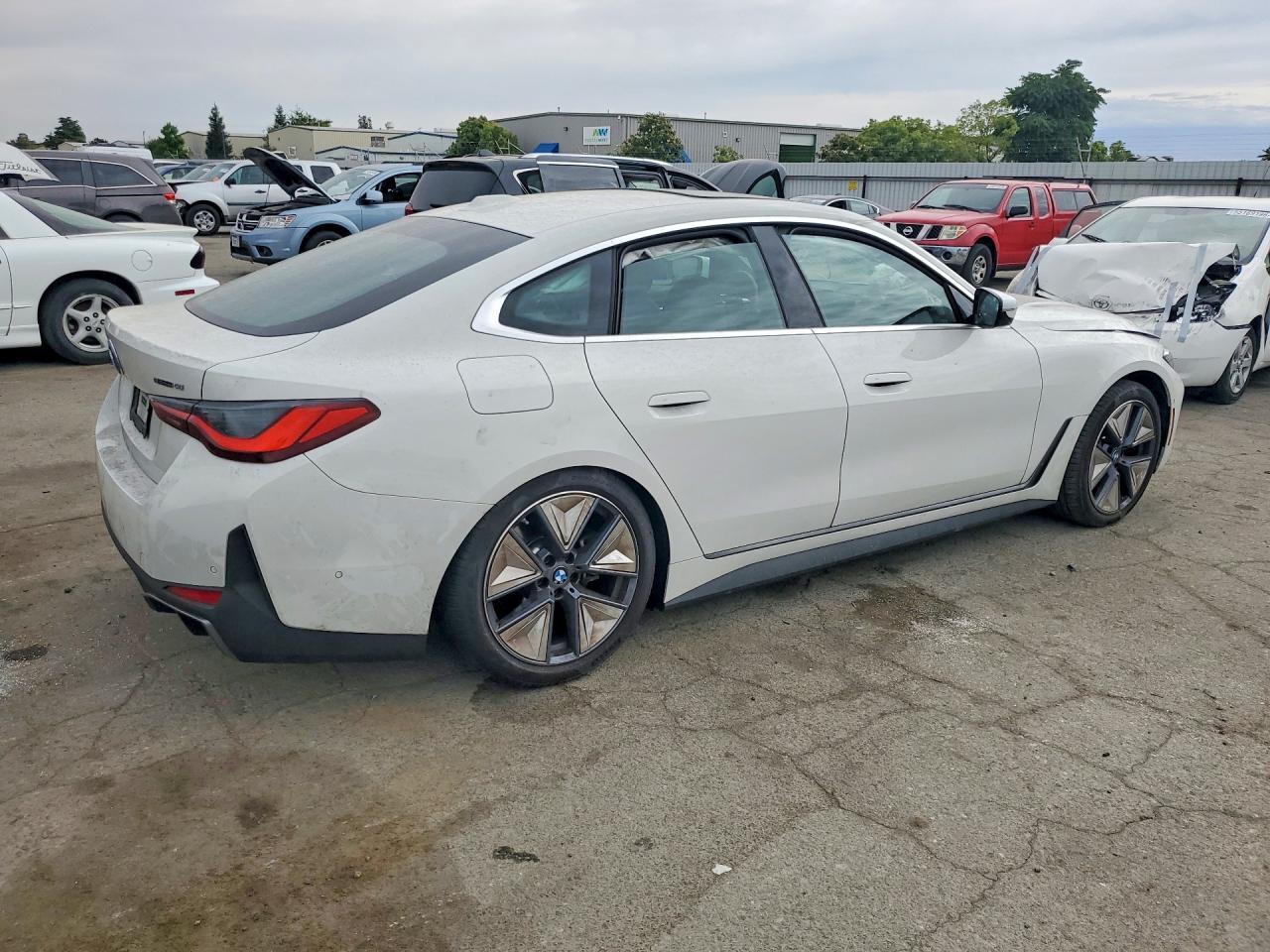 2025 BMW I4 Edrive 40 - Image 3