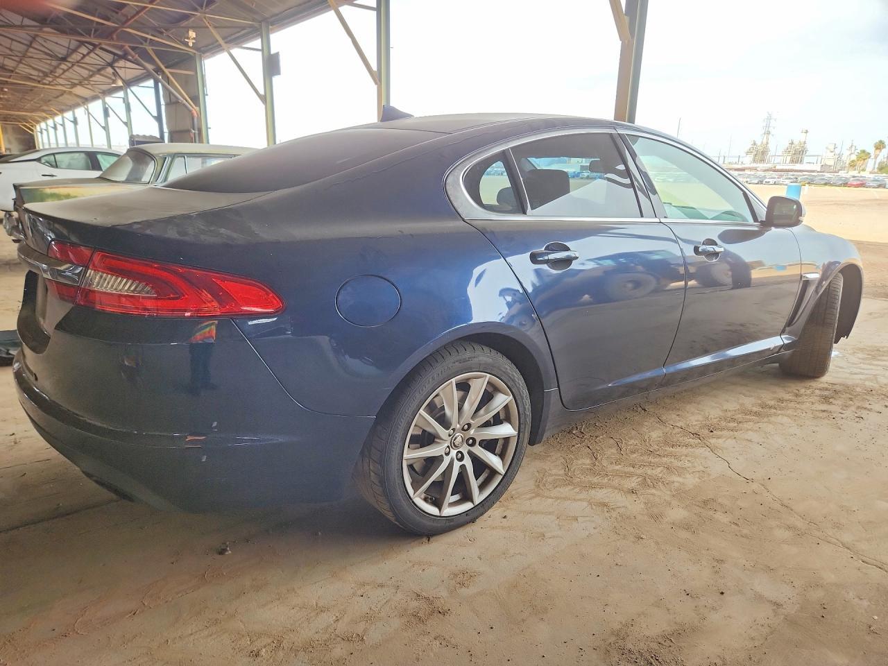 2013 Jaguar Xf - Image 3