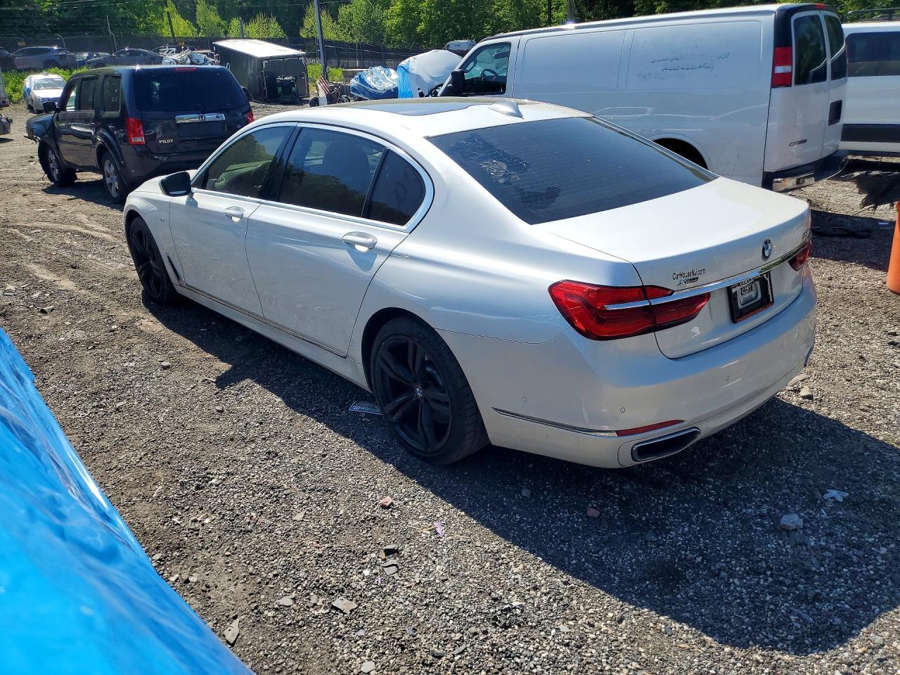 2016 BMW 750 Xi - Image 2