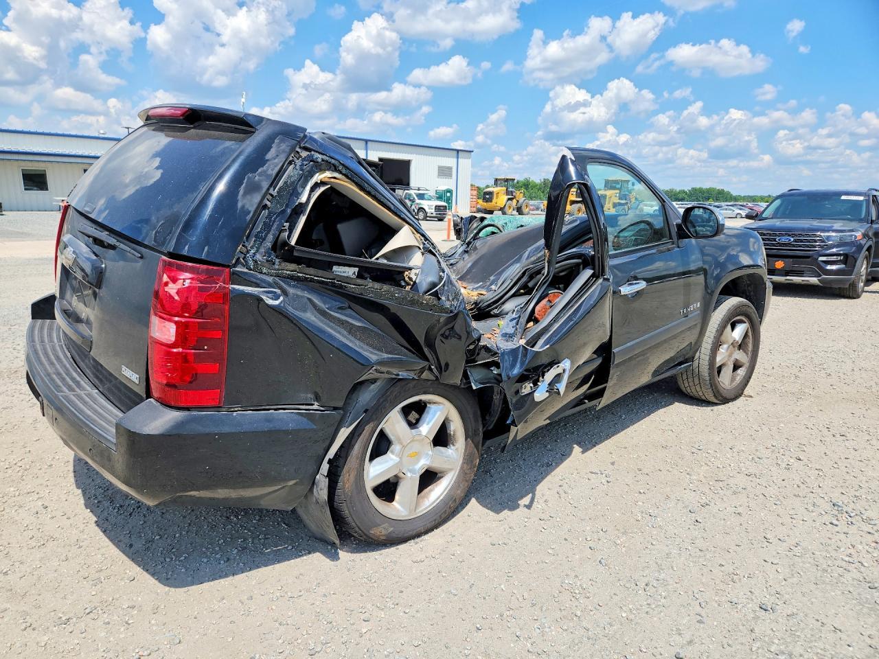 2008 Chevrolet Tahoe C1500 - Image 3