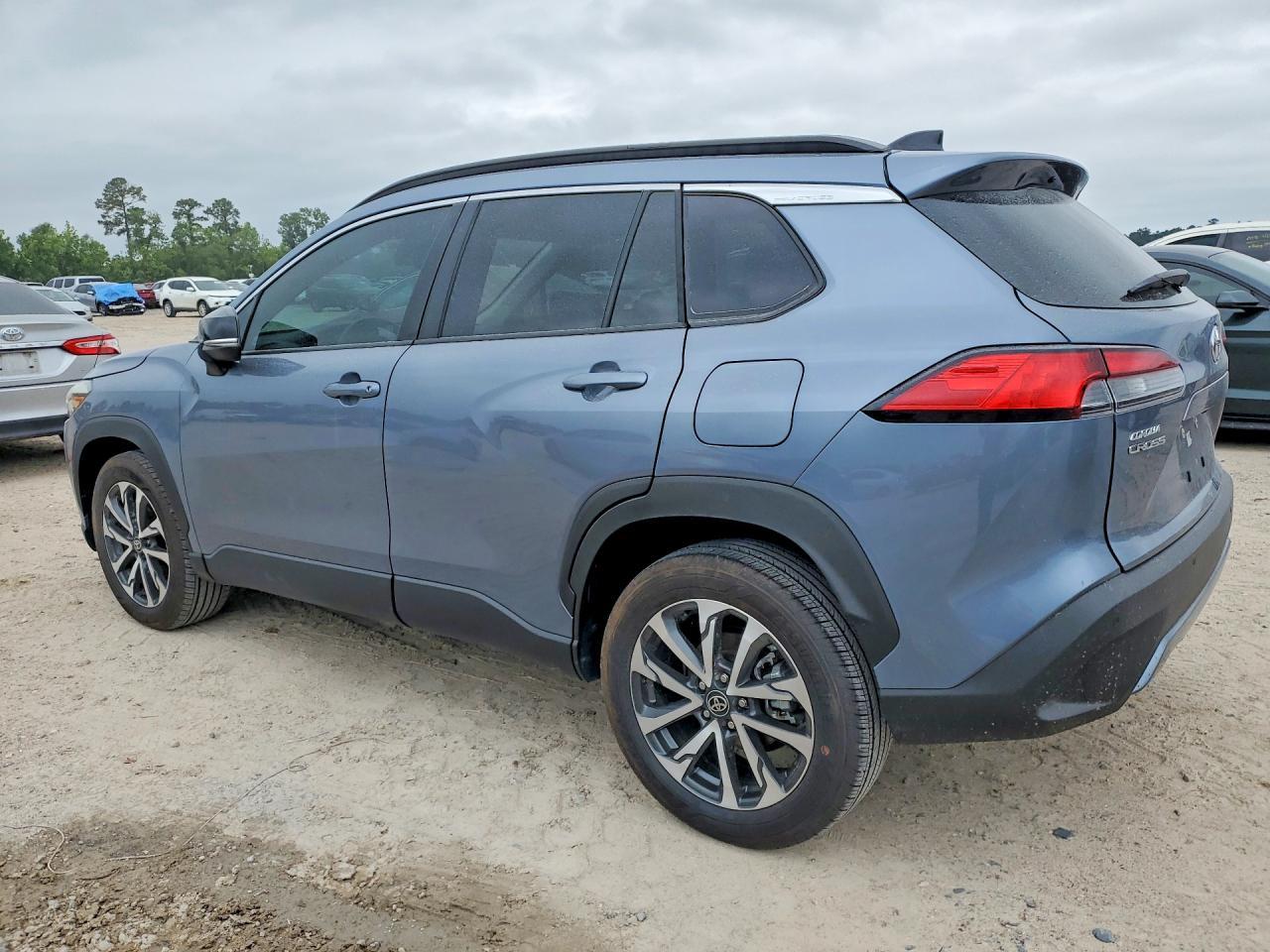 2025 Toyota Corolla Cross Xle - Image 2
