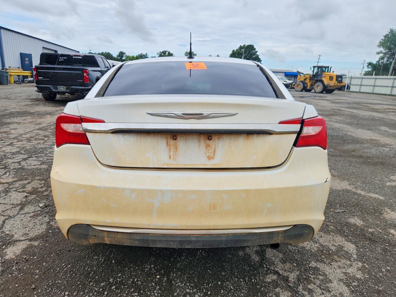 2014 Chrysler 200 Lx - Фото 6