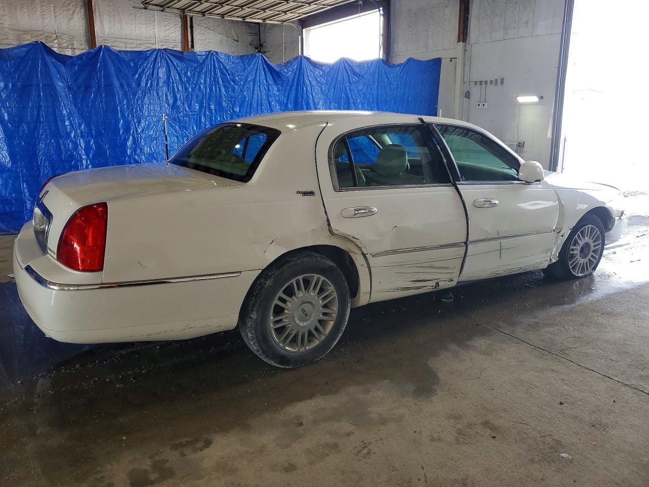 2006 Lincoln Town Car Signature Limited - Фото 3