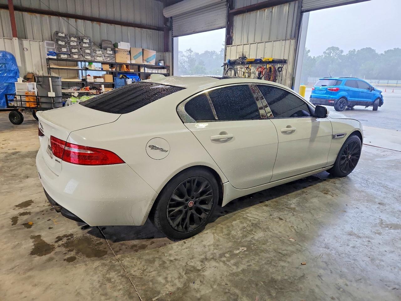 2017 Jaguar Xe - Фото 3