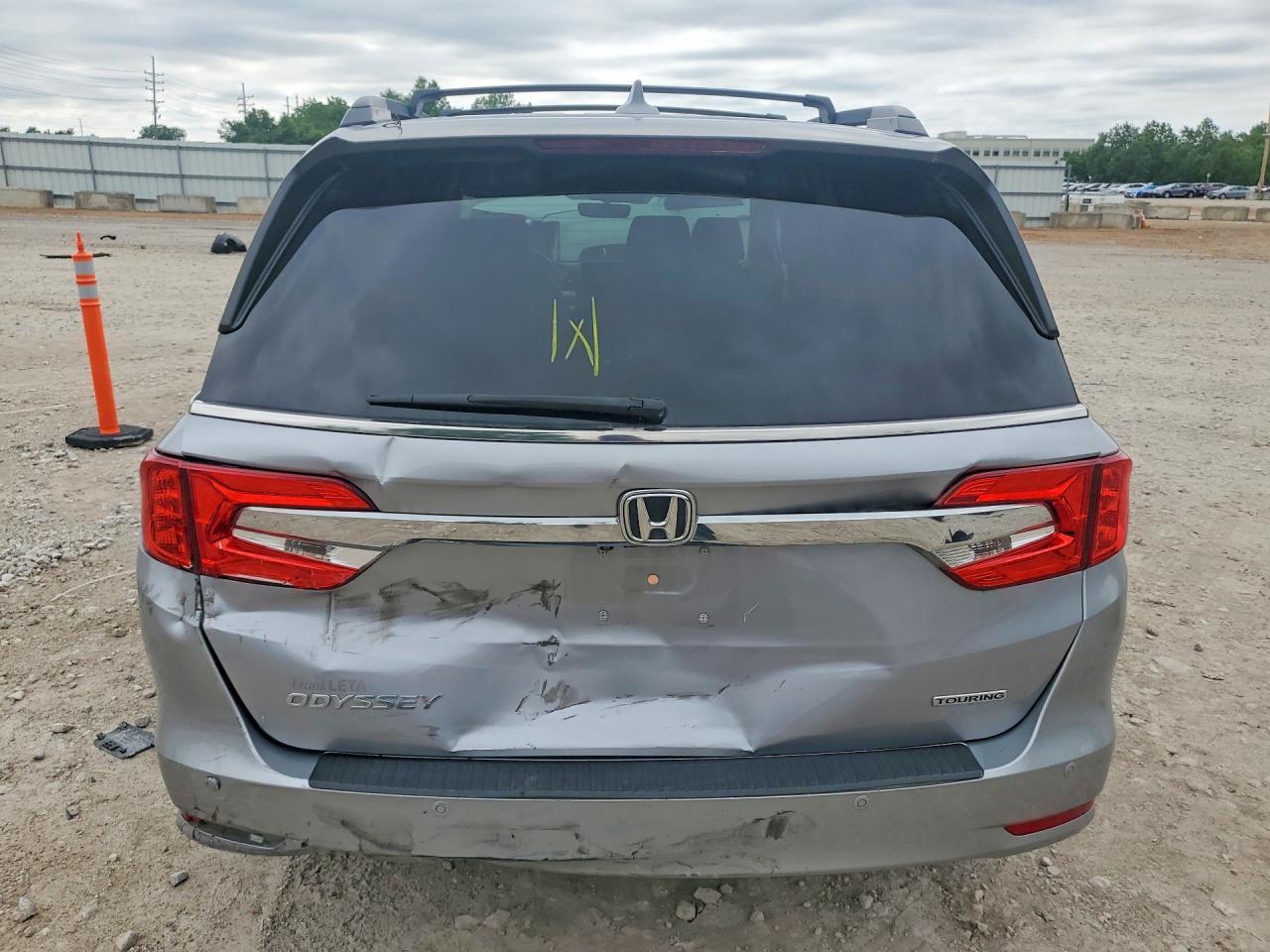 2018 Honda Odyssey Touring - Image 6