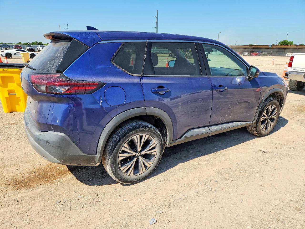 2021 Nissan Rogue Sv - Image 3