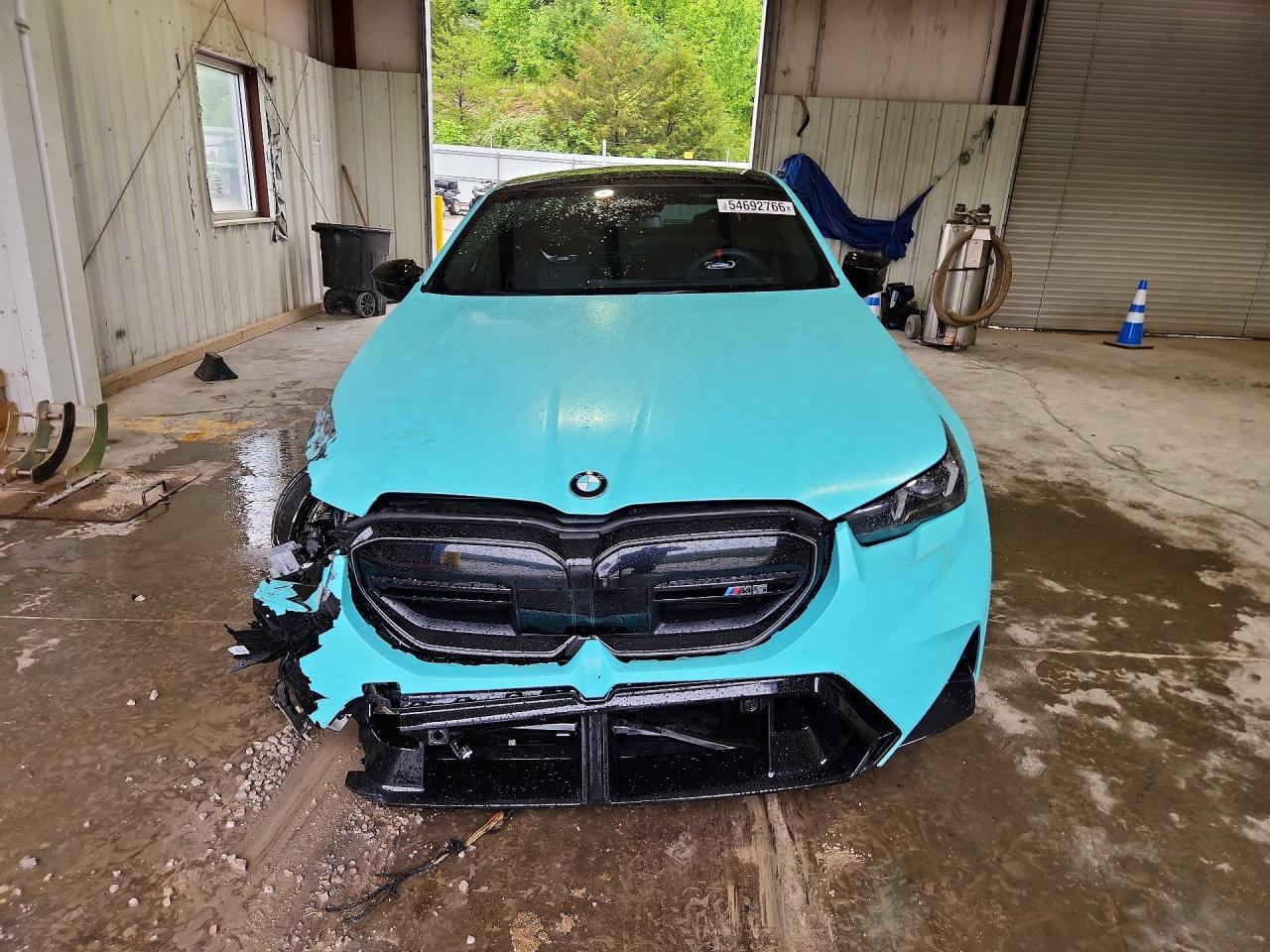 2025 BMW M5 - Фото 5