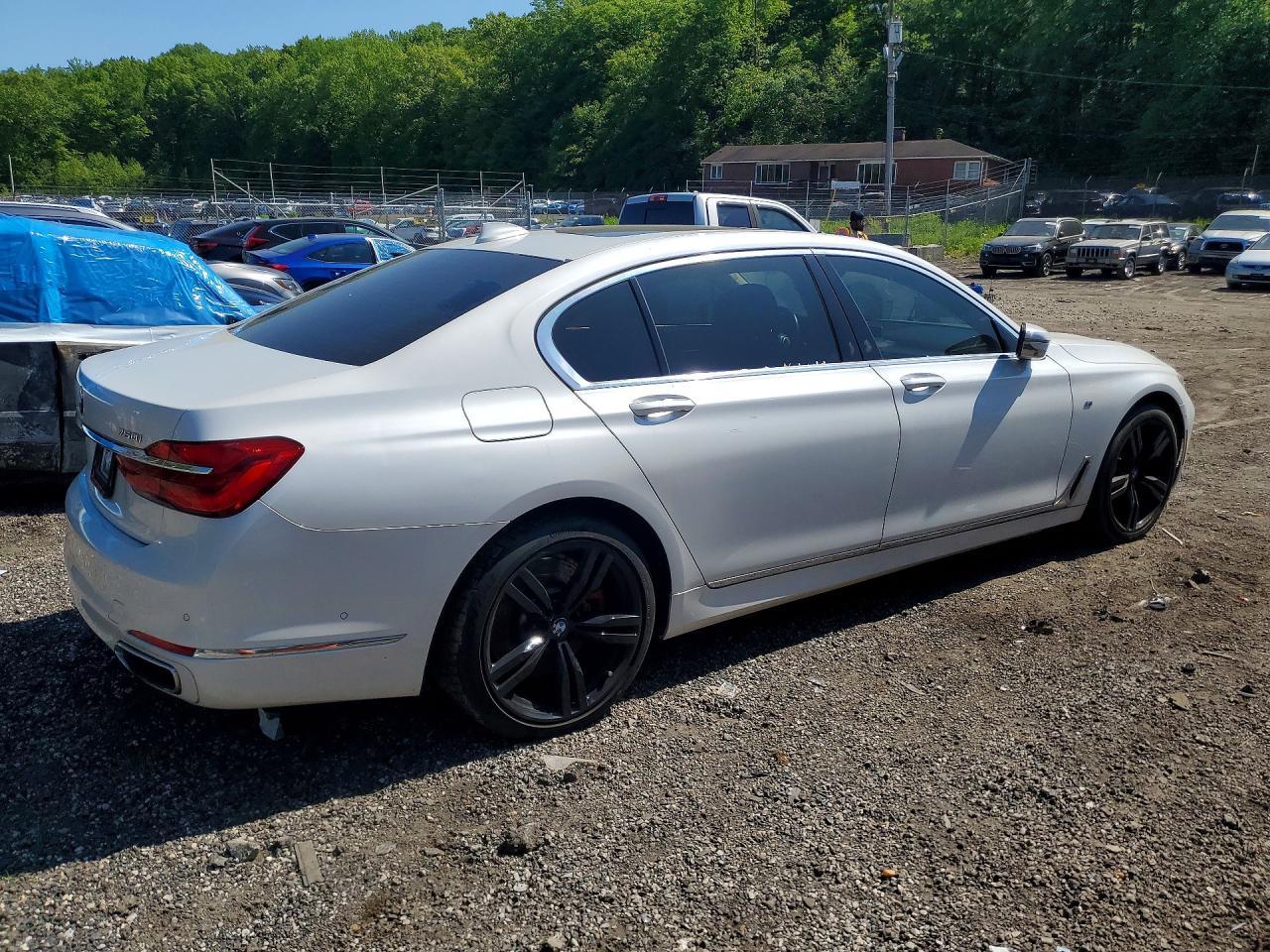 2016 BMW 750 Xi - Image 3