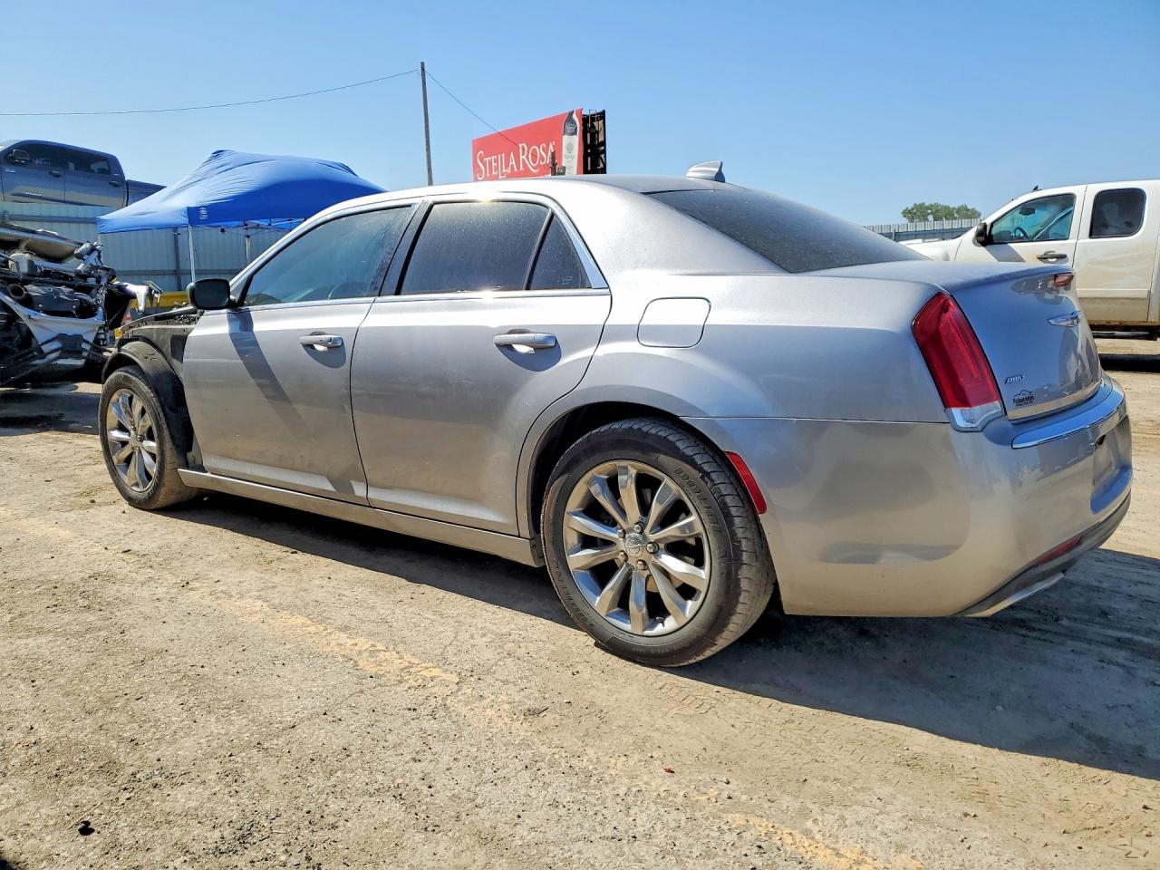 2015 Chrysler 300 Limited - Фото 2