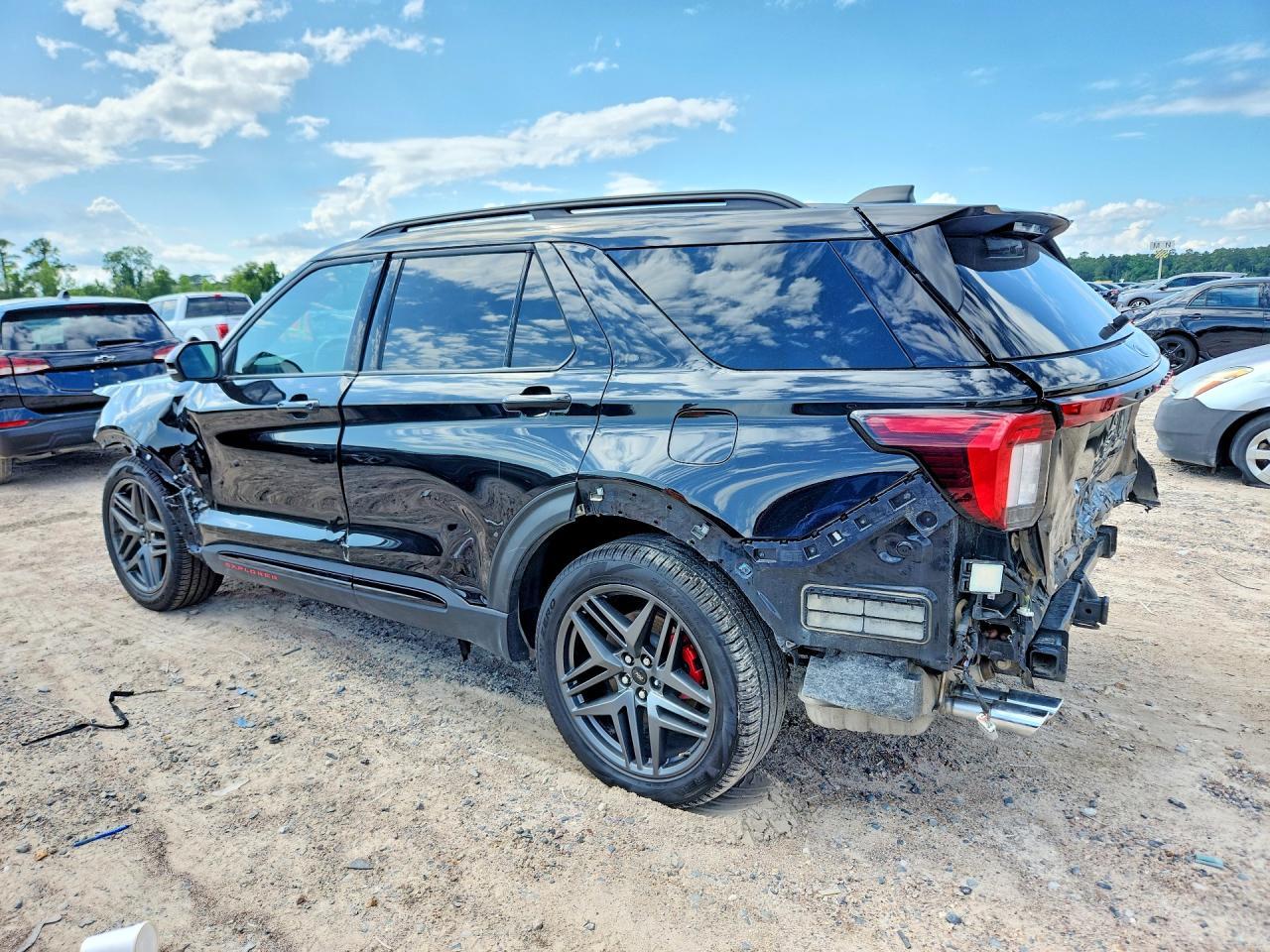 2025 Ford Explorer St - Image 2