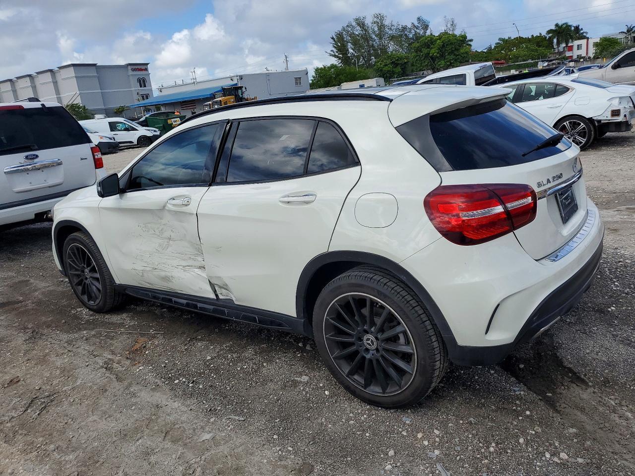 2018 Mercedes-Benz Gla 250 - Image 2