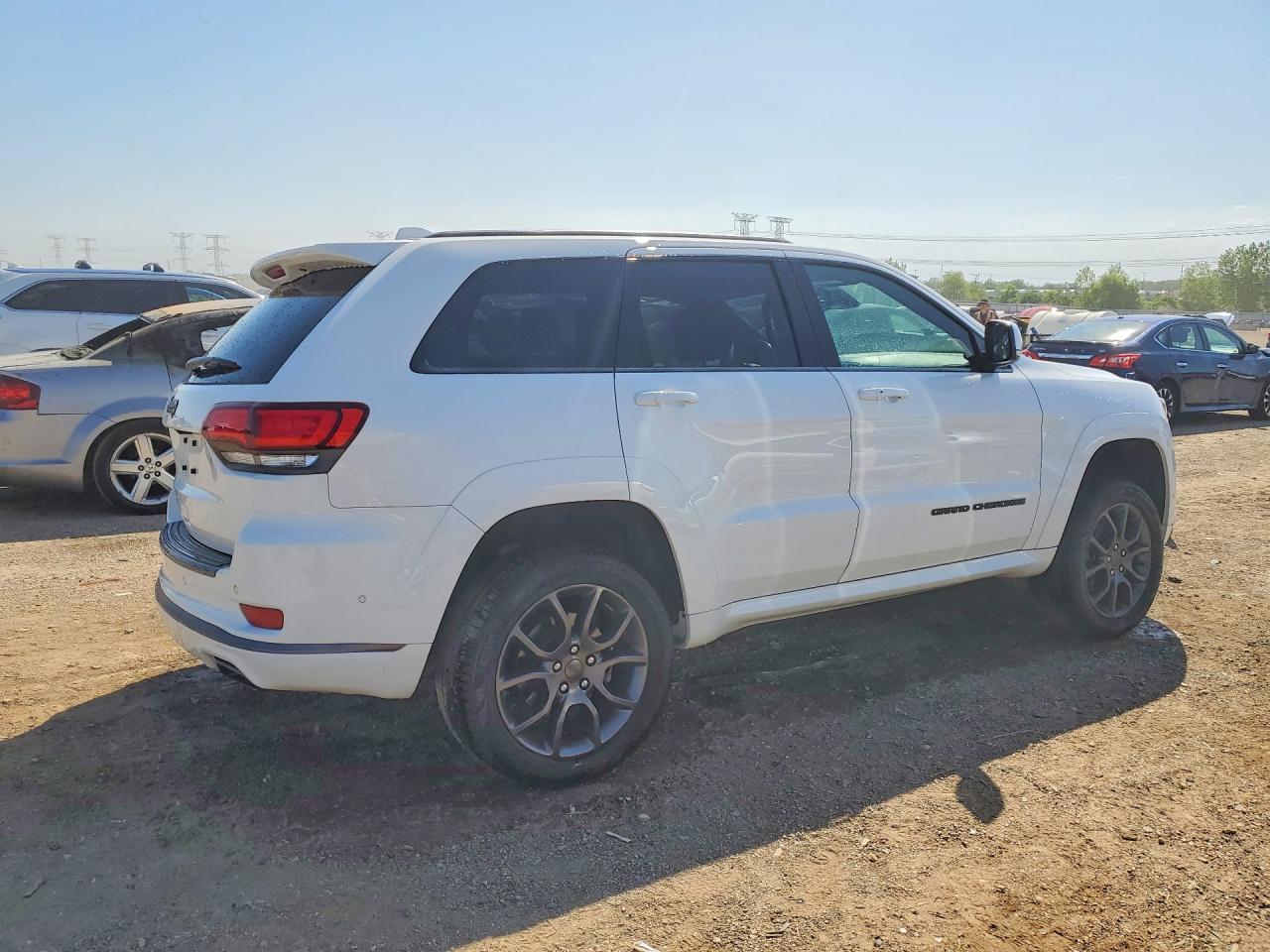 2021 Jeep Grand Cherokee Overland - Фото 3