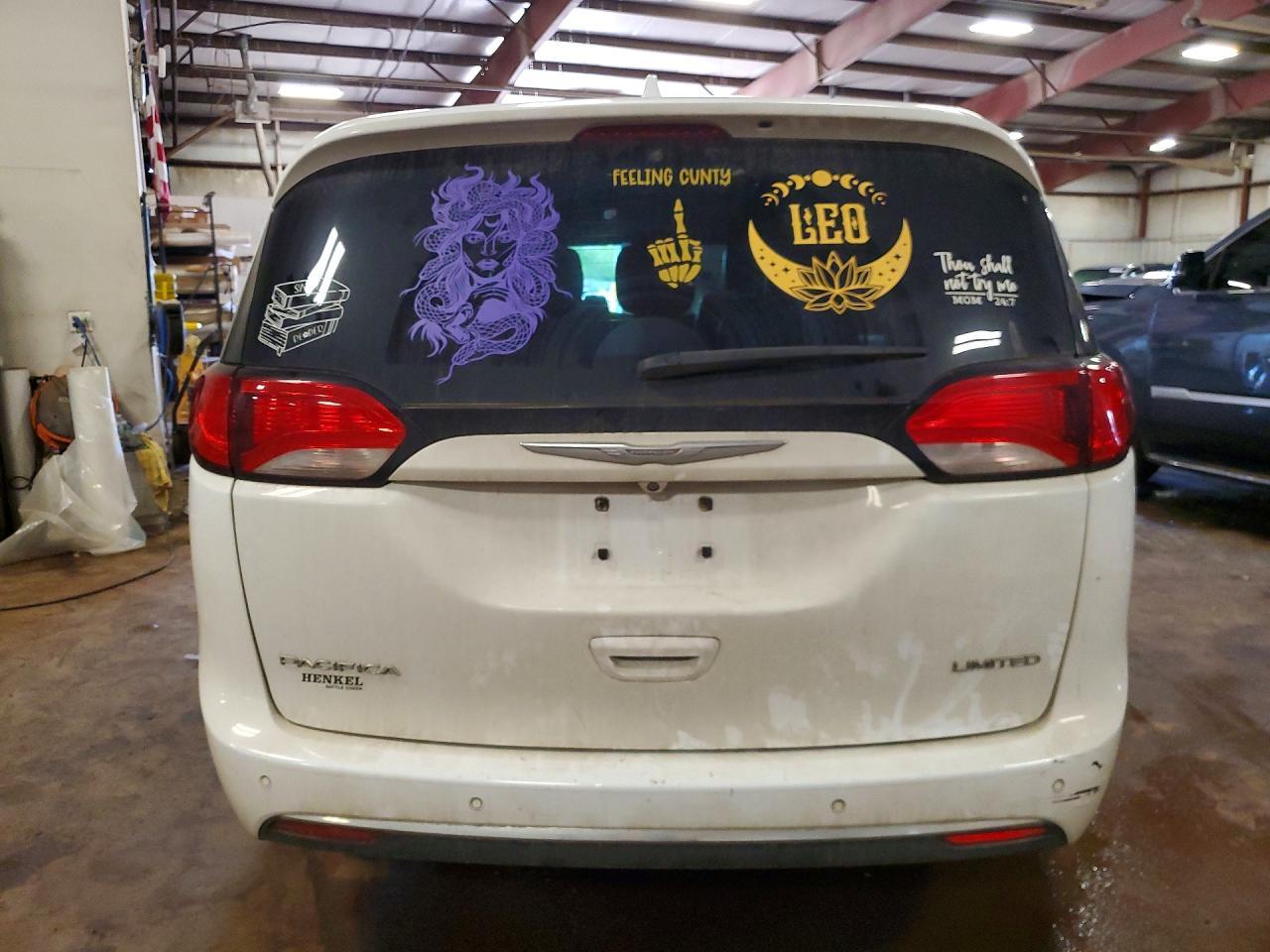 2017 Chrysler Pacifica Limited - Image 6