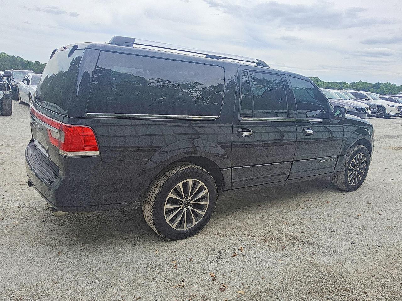 2017 Lincoln Navigator L Select - Фото 3