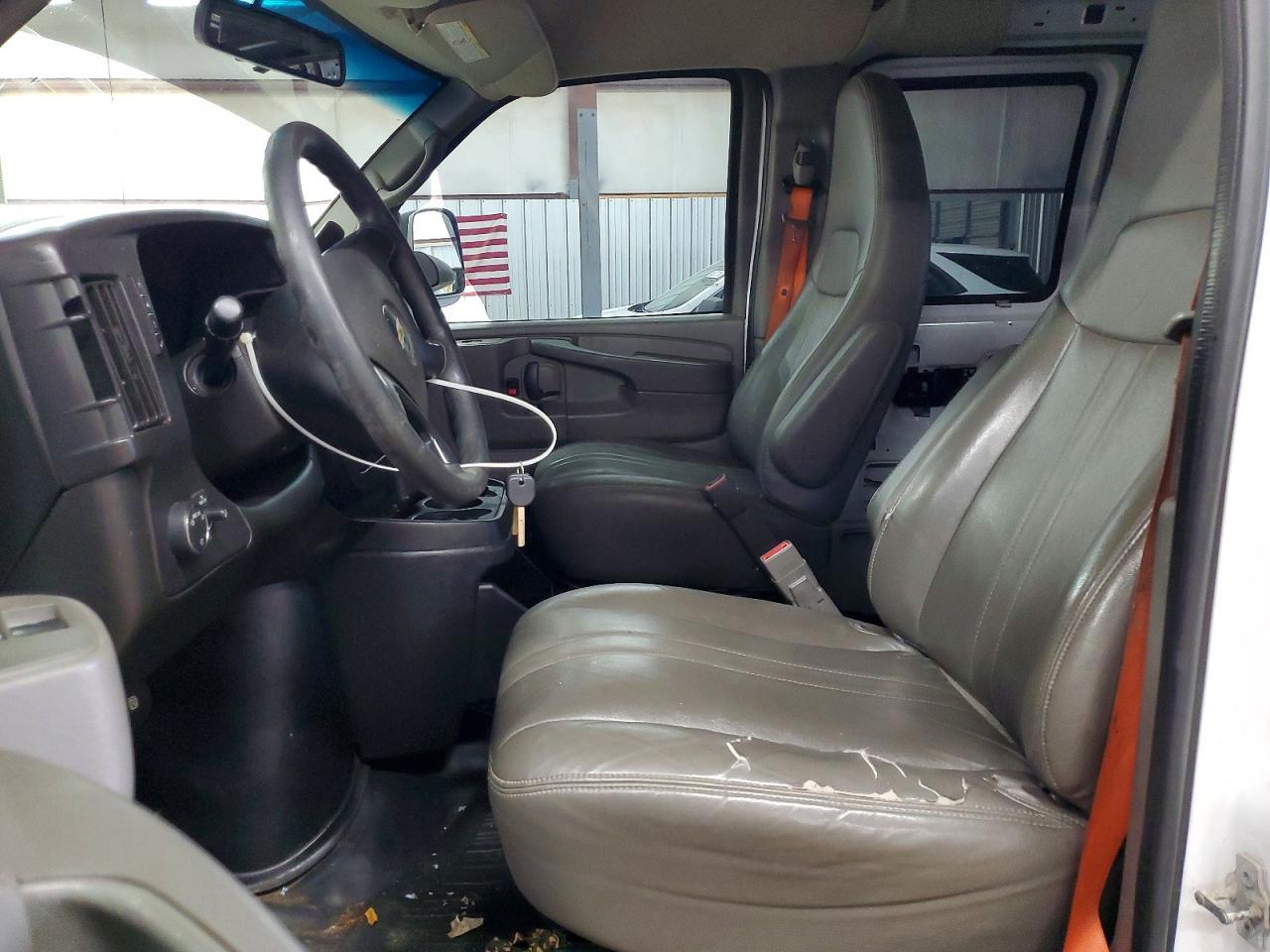 2015 Chevrolet Express G2500 - Image 7