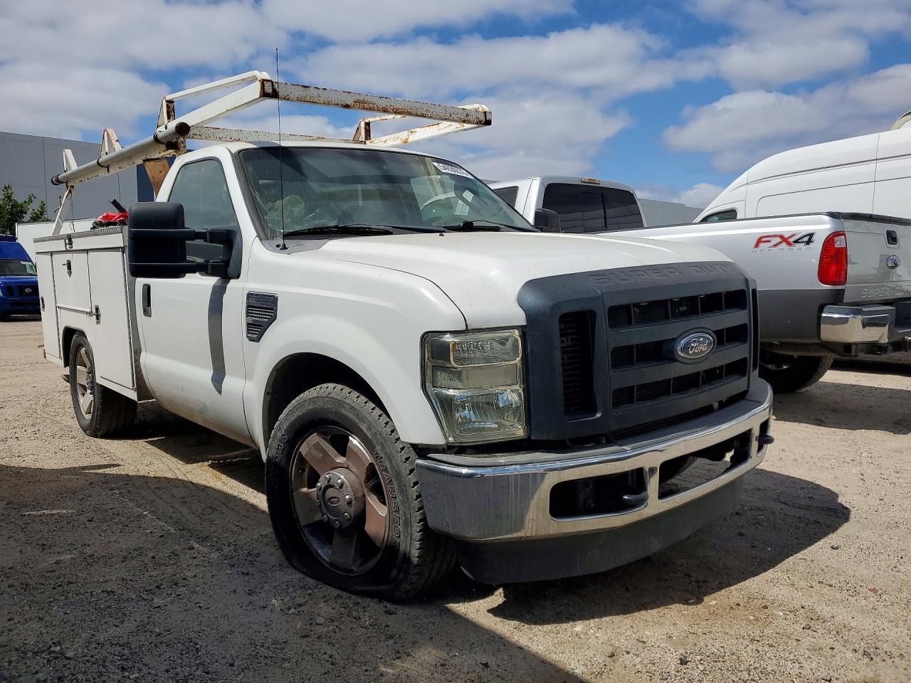2008 Ford F350 Super Duty Utility / Service Truck - Фото 4