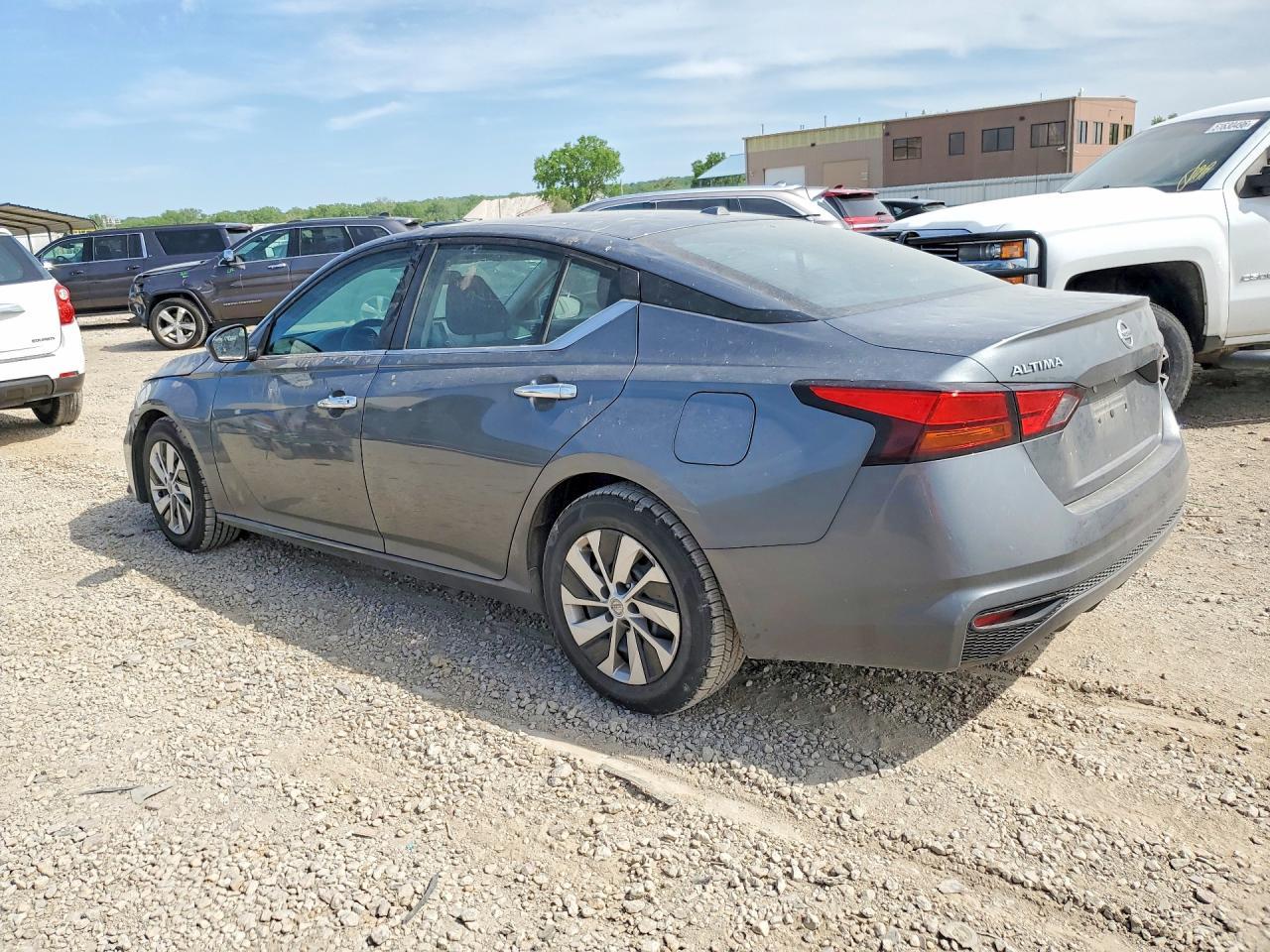 2020 Nissan Altima S - Image 2