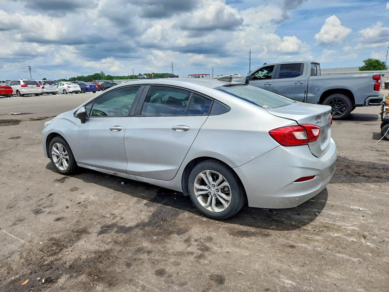 2019 Chevrolet Cruze Ls - Фото 2