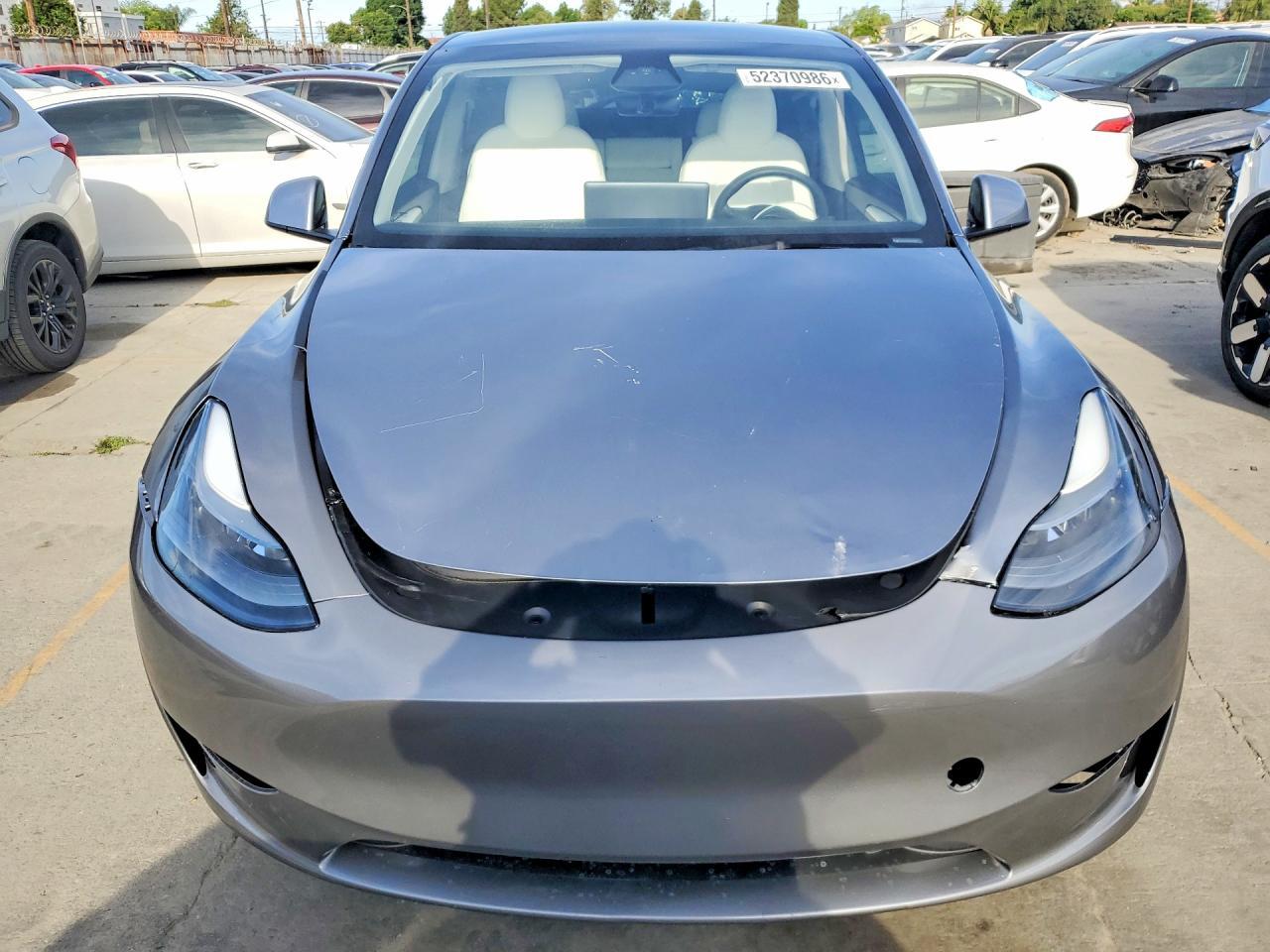 2025 Tesla Model Y - Image 5