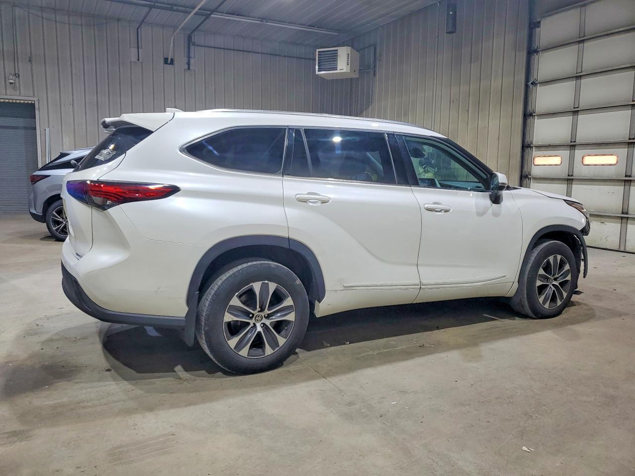 2021 Toyota Highlander Xle - Фото 3