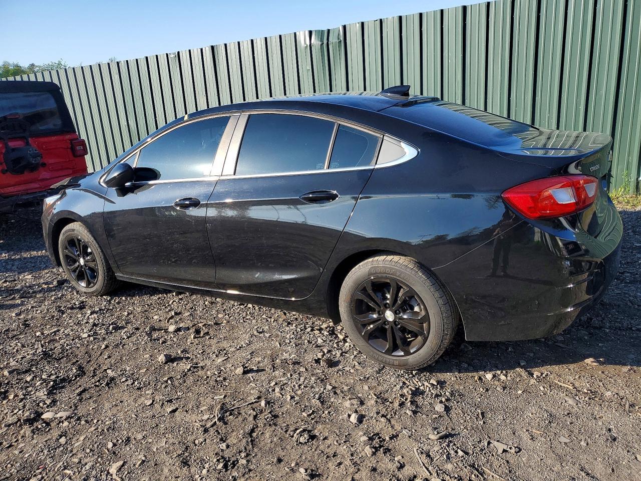 2019 Chevrolet Cruze Lt - Image 2