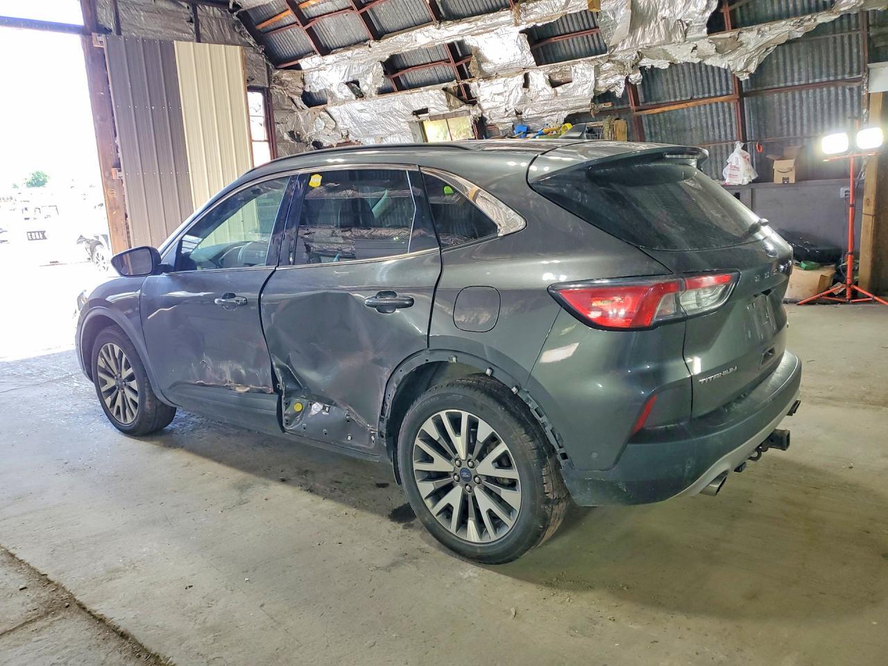 2020 Ford Escape Titanium - Фото 2