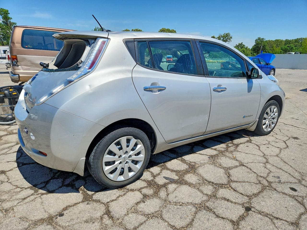 2015 Nissan Leaf S - Image 3
