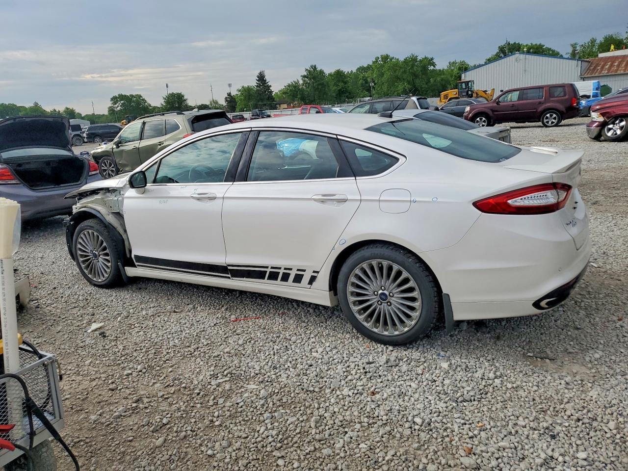 2016 Ford Fusion Titanium - Фото 2