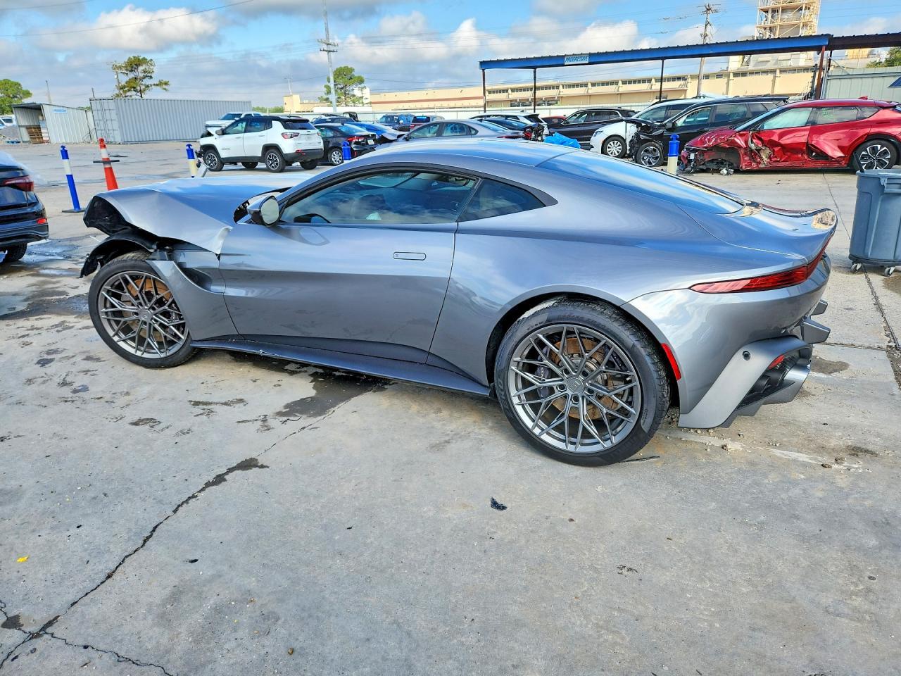 2020 Aston Martin Vantage - Фото 2