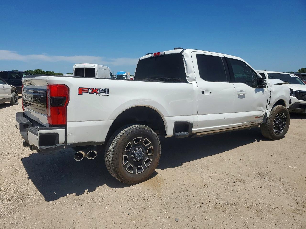 2025 Ford F250 Super Duty - Фото 3