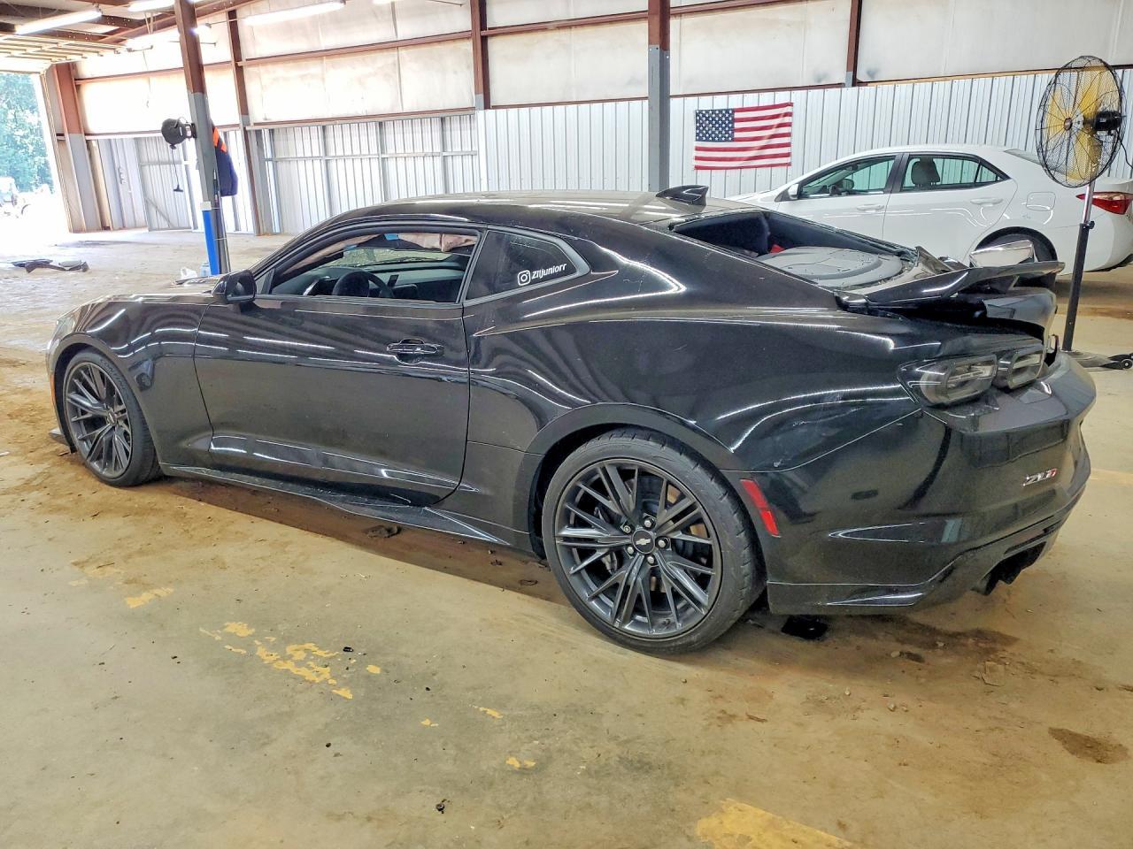 2019 Chevrolet Camaro Zl1 - Image 2