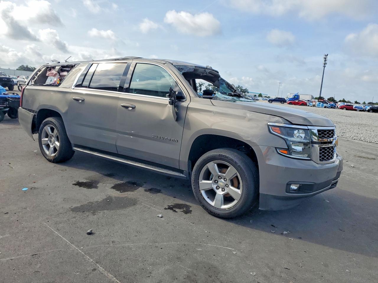 2018 Chevrolet Suburban C1500 Lt - Image 4