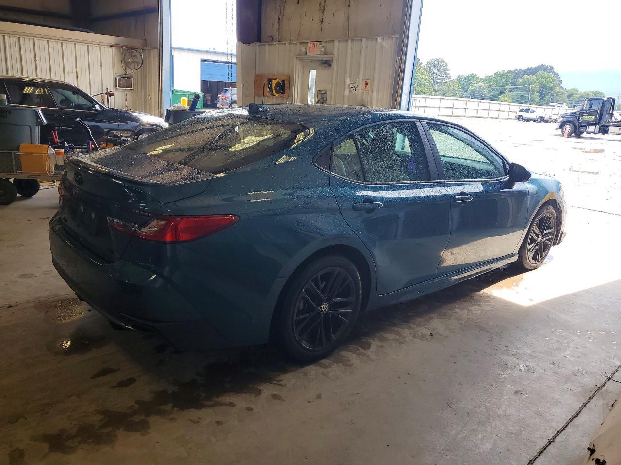 2025 Toyota Camry Se - Фото 3