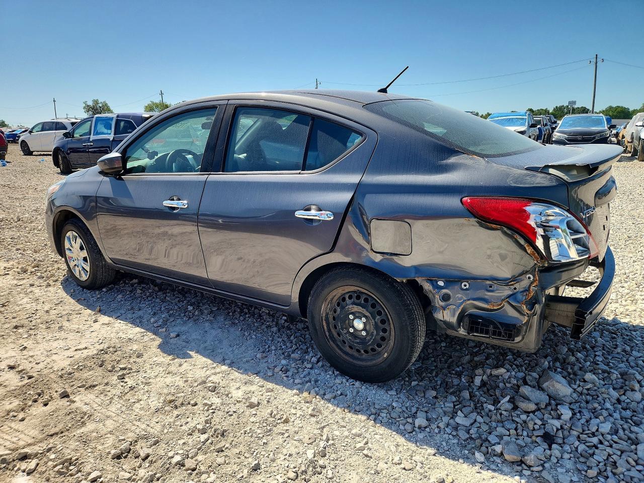 2018 Nissan Versa Sv - Image 2