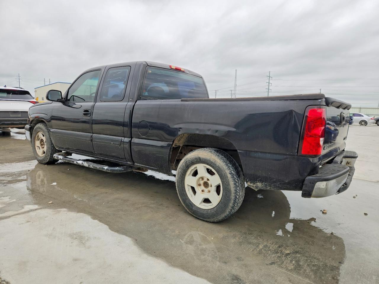 2005 Chevrolet Silverado C1500 - Image 2