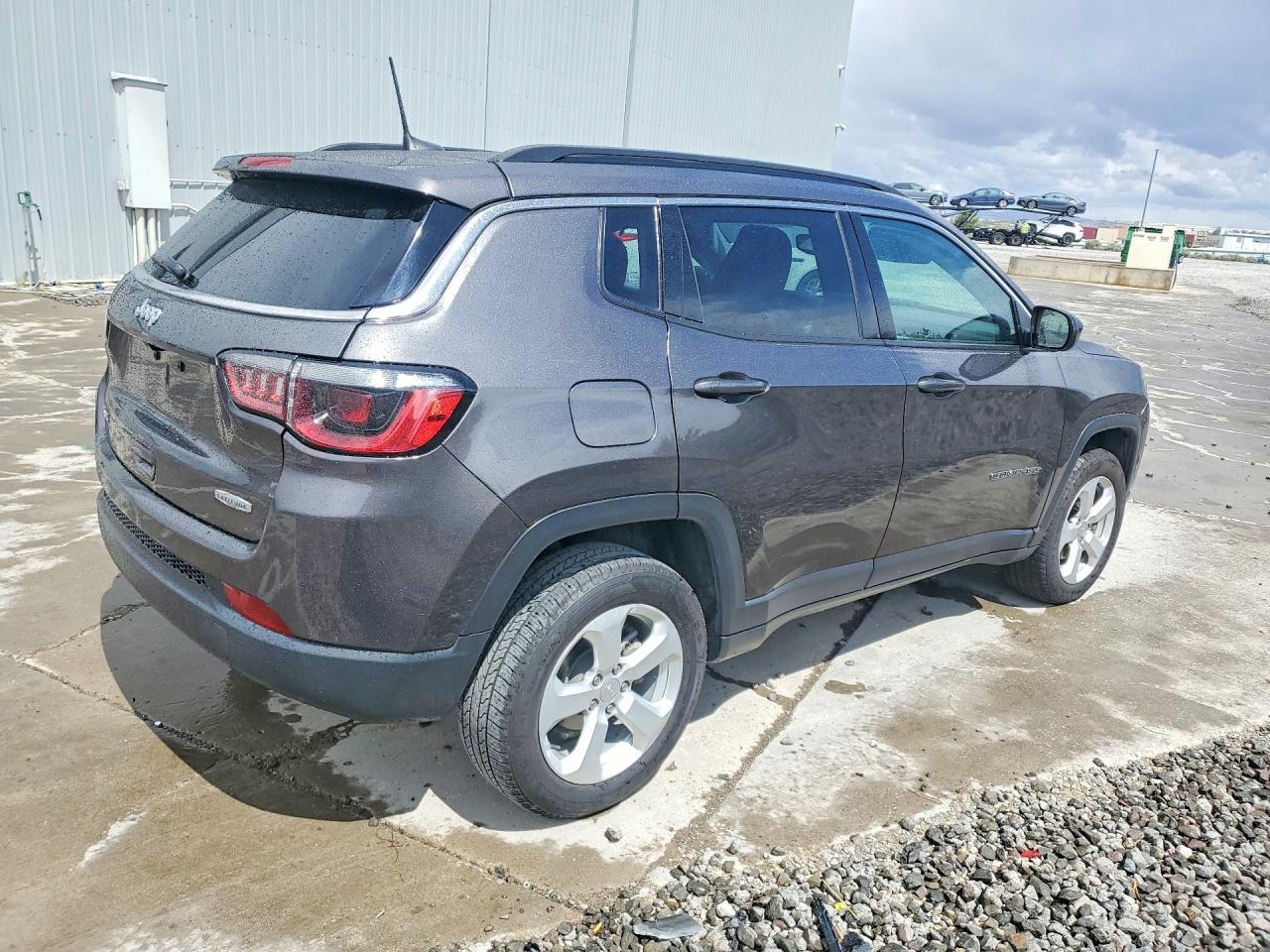 2022 Jeep Compass Latitude - Image 3