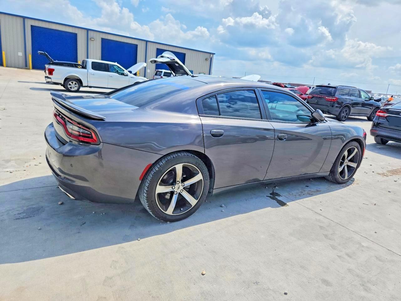2017 Dodge Charger Se - Image 3