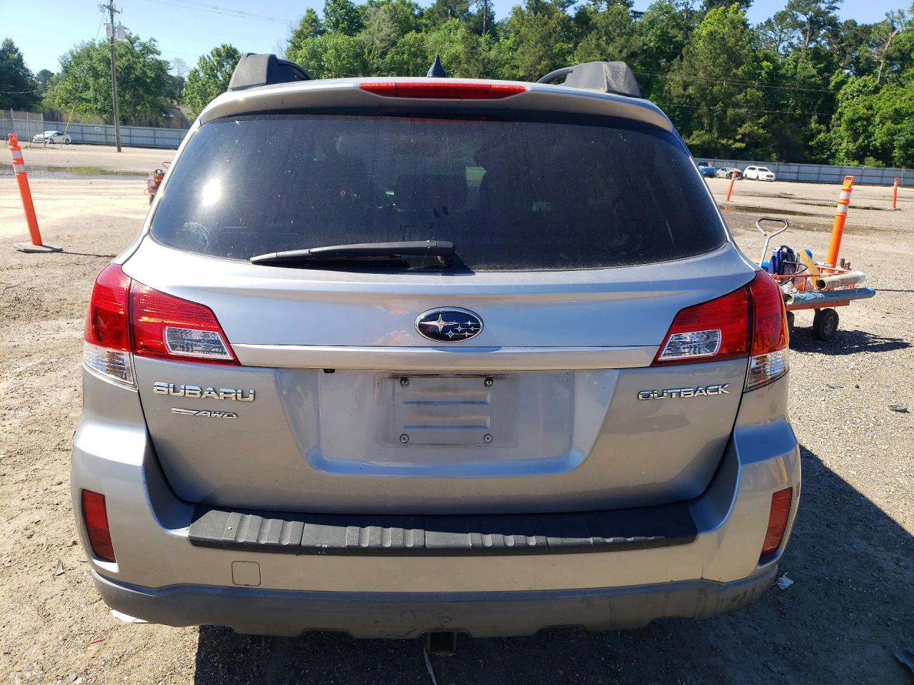 2011 Subaru Outback 2.5I Limited - Image 6