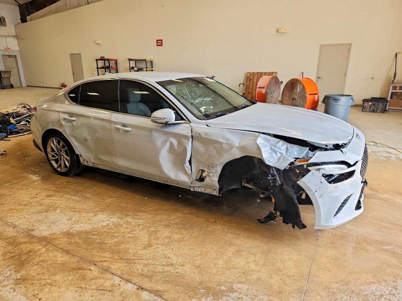 2022 Genesis G70 2.0T - Фото 4