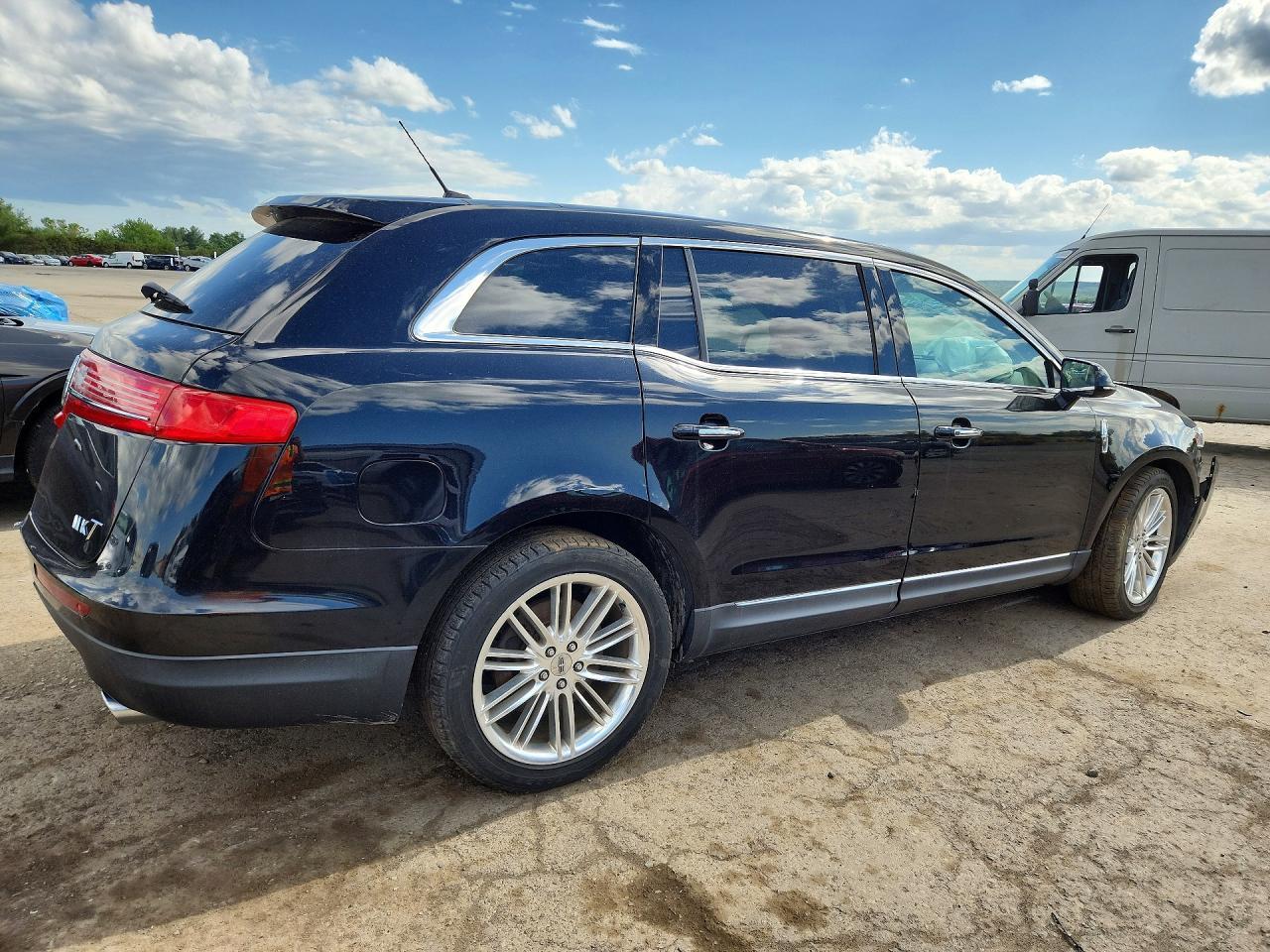 2019 Lincoln Mkt - Фото 3