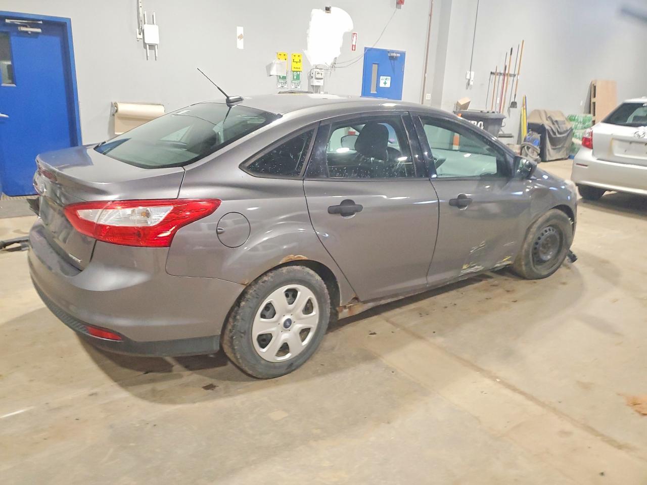 2014 Ford Focus S - Фото 3
