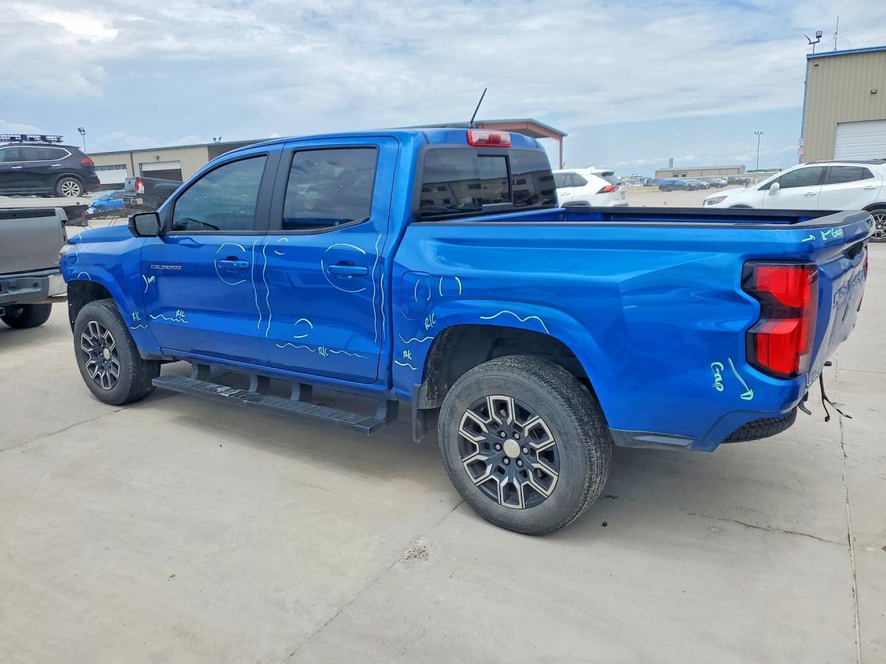 2024 Chevrolet Colorado Lt - Фото 2