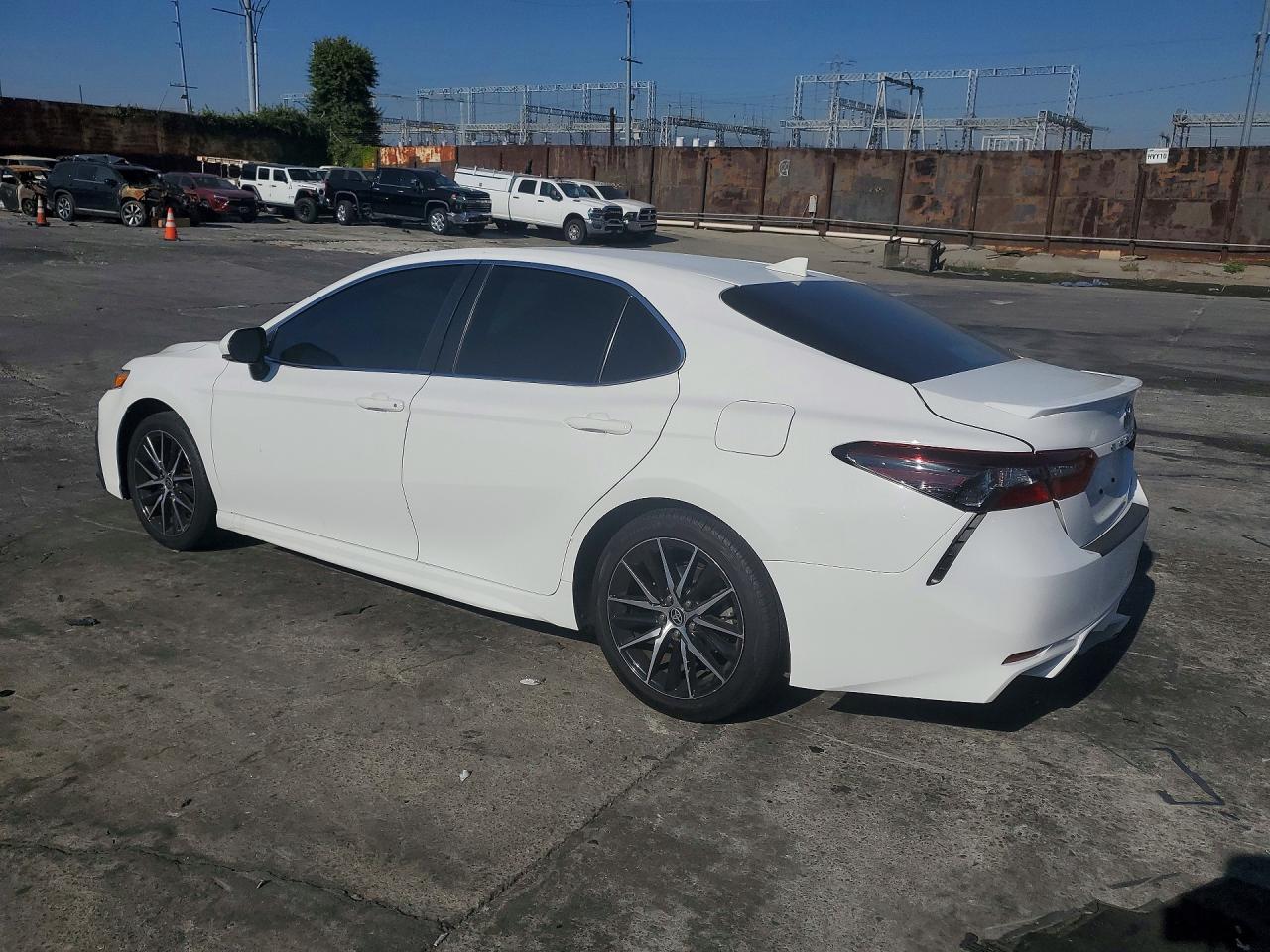 2023 Toyota Camry Se - Image 2