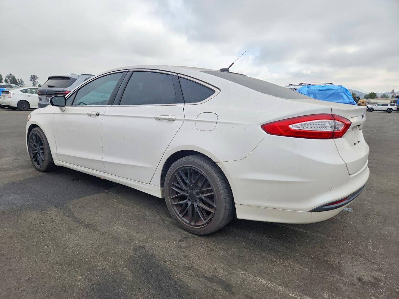 2013 Ford Fusion Se - Фото 2