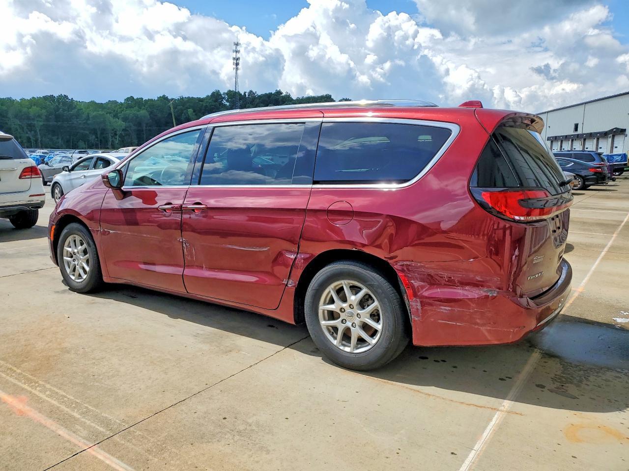 2021 Chrysler Pacifica Touring L - Фото 2