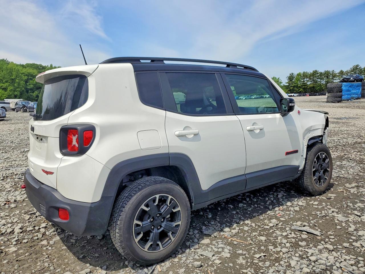 2023 Jeep Renegade Trailhawk - Фото 3