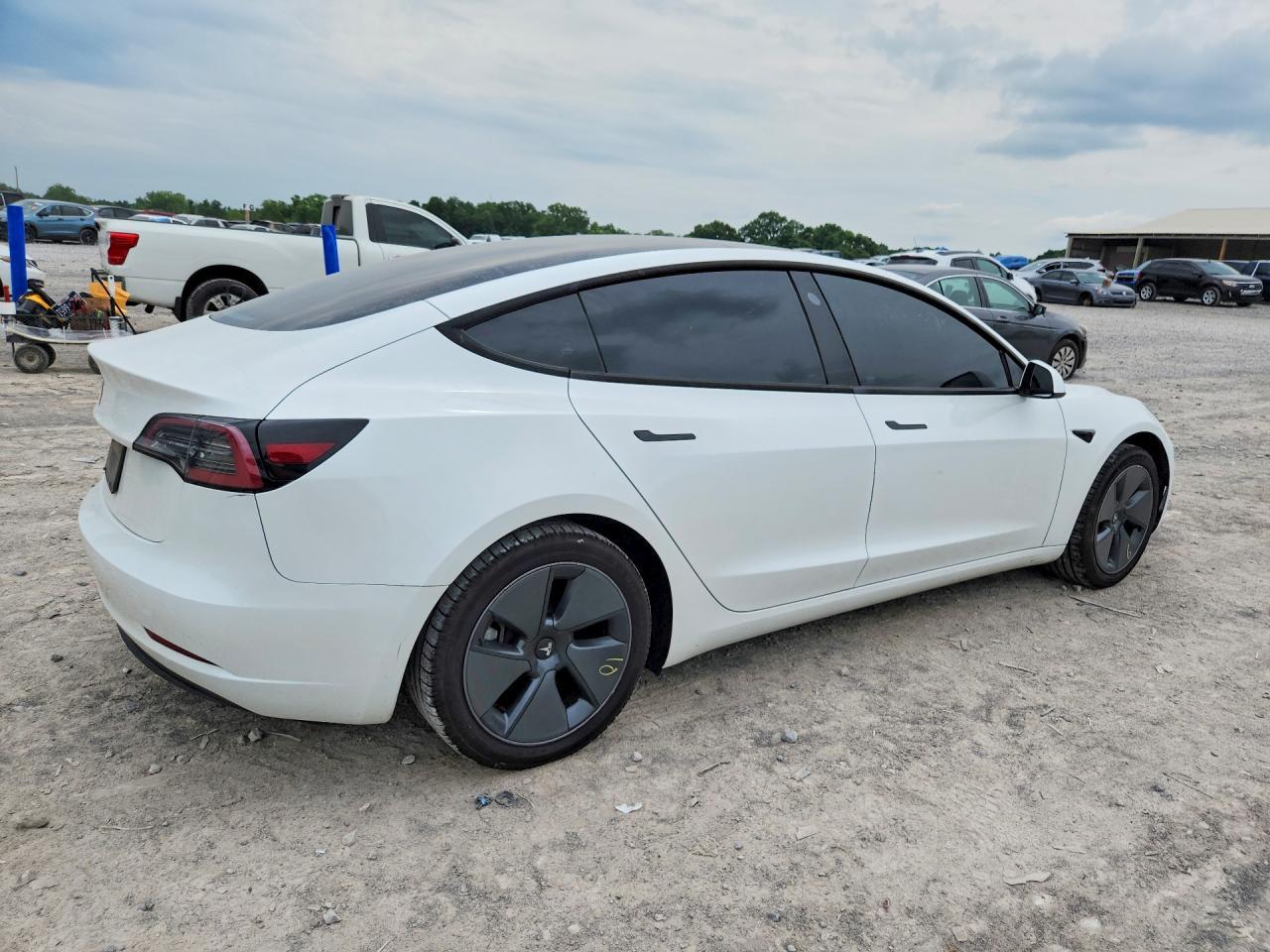 2023 Tesla Model 3 - Фото 3