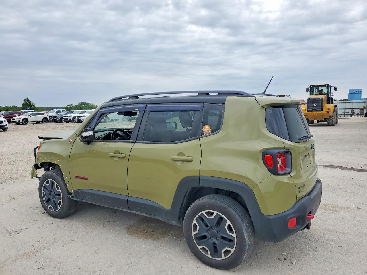 2015 Jeep Renegade Trailhawk - Фото 2