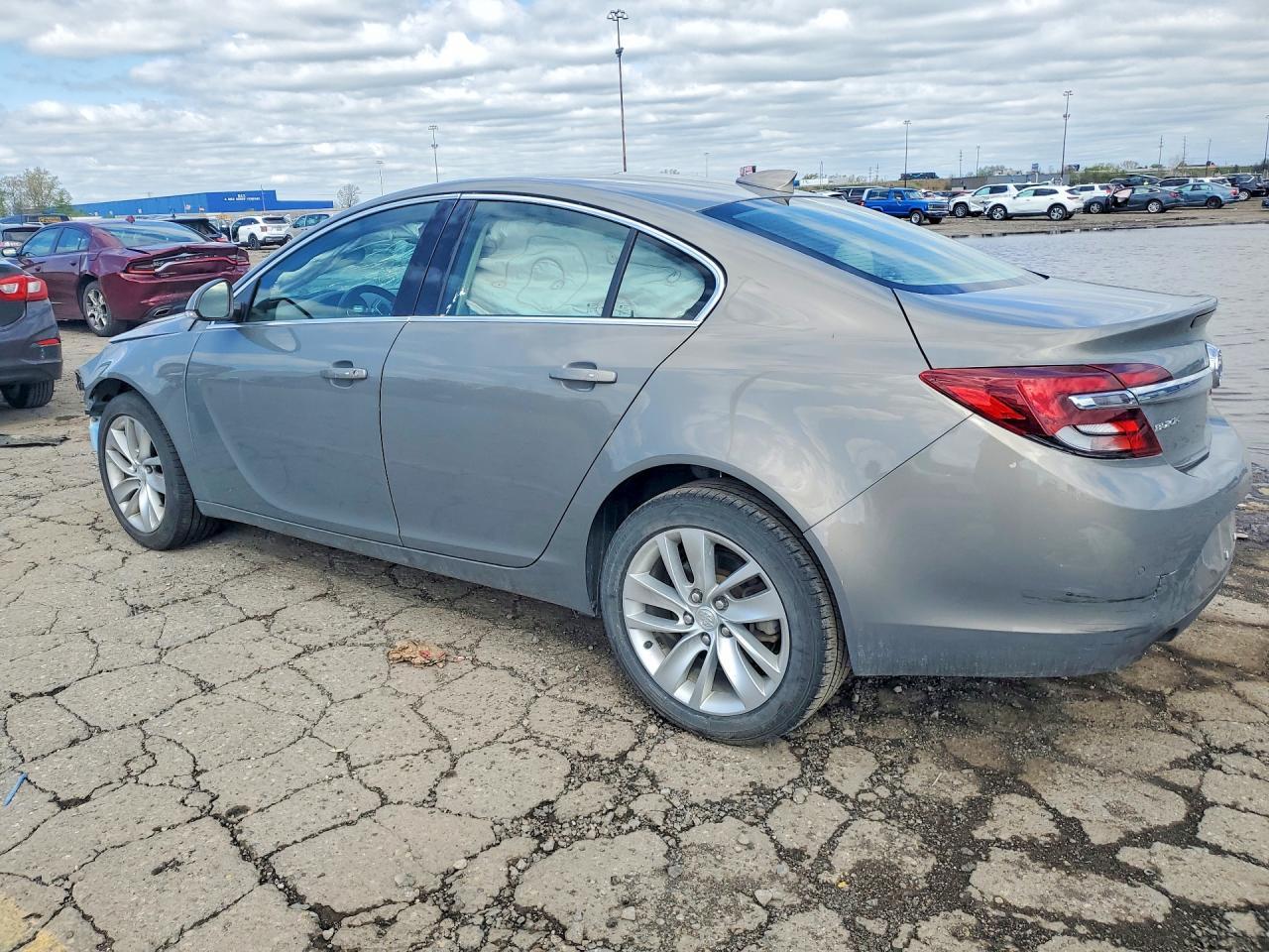 2017 Buick Regal Premium - Image 2
